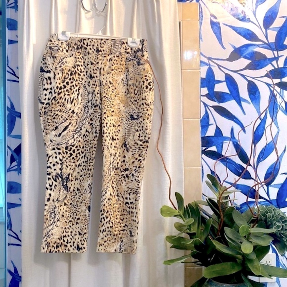NWOT Women’s Chico’s Animal Print So Slimming Brigitte Crop Pants Size 2 Petite